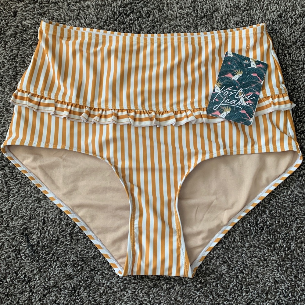 Kortni Jeane mid ruffle bottoms